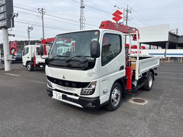 三菱　キャンター3ｔ　4段クレーン　5ＭＴ　Ｒ8/1　334Ｋｍ